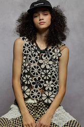 Round Neck Floral Crochet Sleeveless Cropped Top POL BLACK/NATURAL One Size