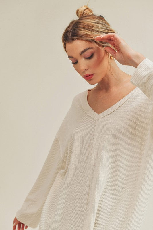 Casey Relaxed Raglan Sleeve V-neck Top Aemi + Co   