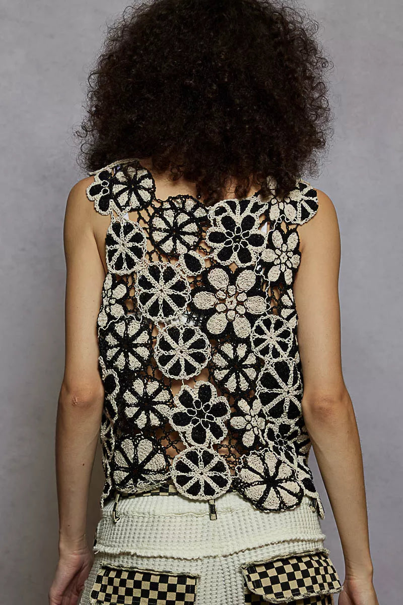 Round Neck Floral Crochet Sleeveless Cropped Top POL