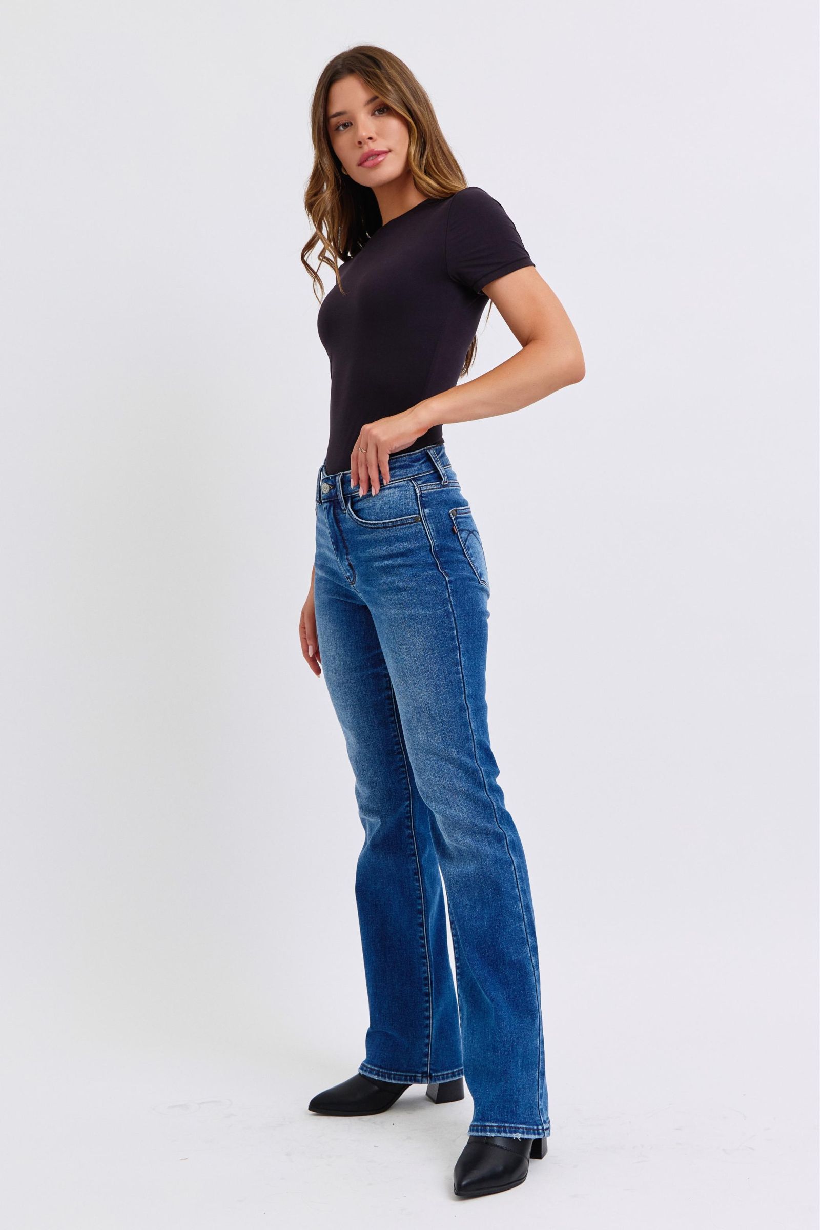 Mid-Rise Bootcut Jeans with Pockets Judy Blue