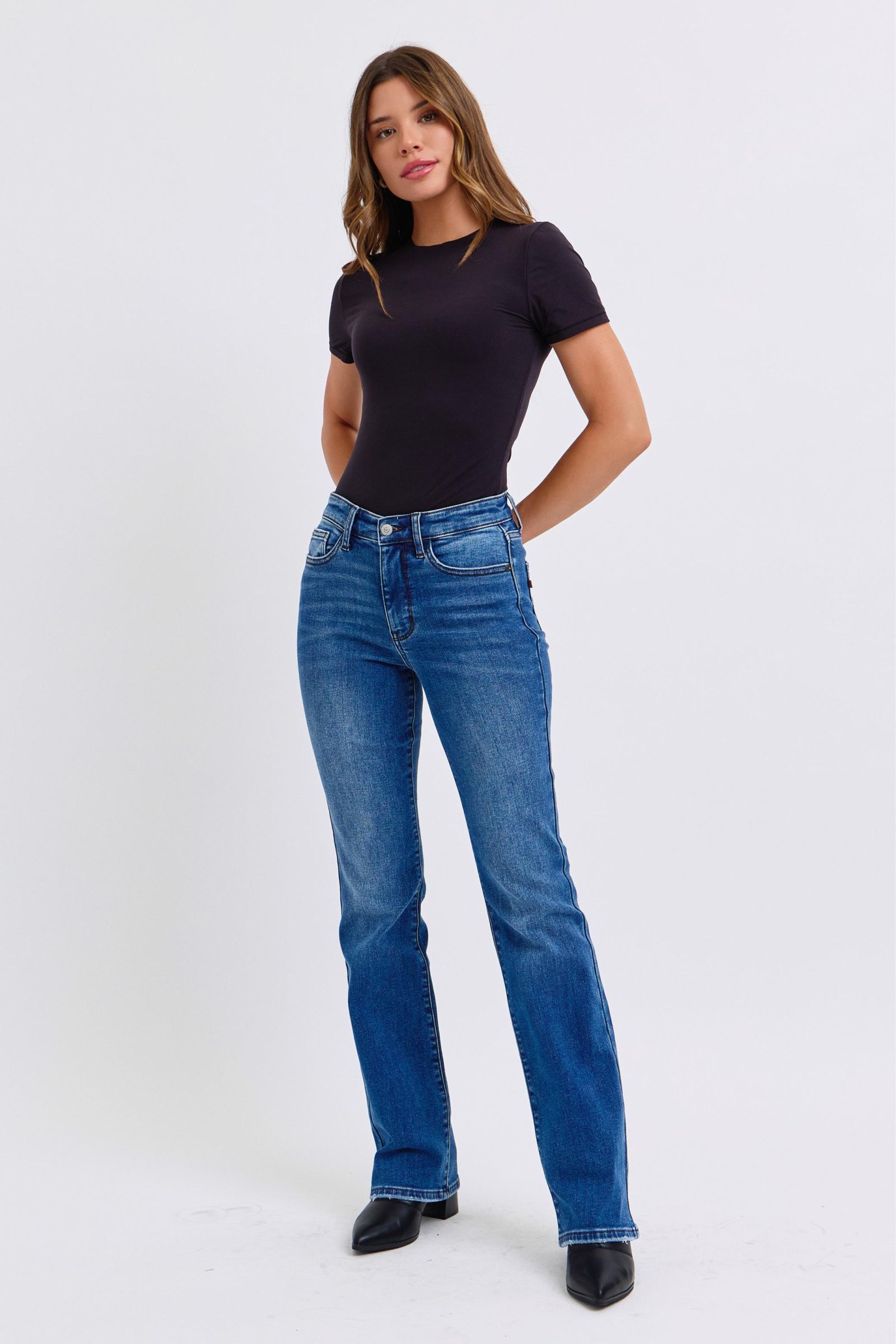 Mid-Rise Bootcut Jeans with Pockets Judy Blue