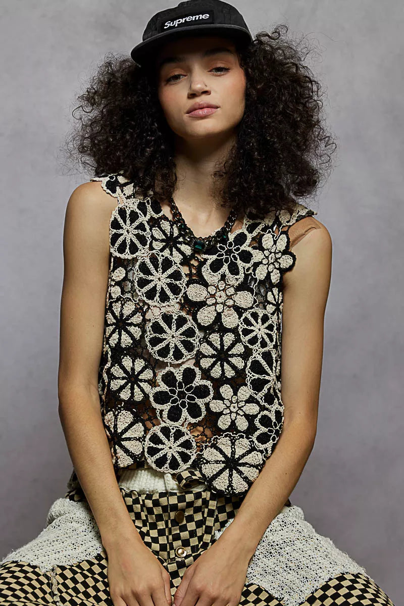 Round Neck Floral Crochet Sleeveless Cropped Top POL BLACK/NATURAL One Size