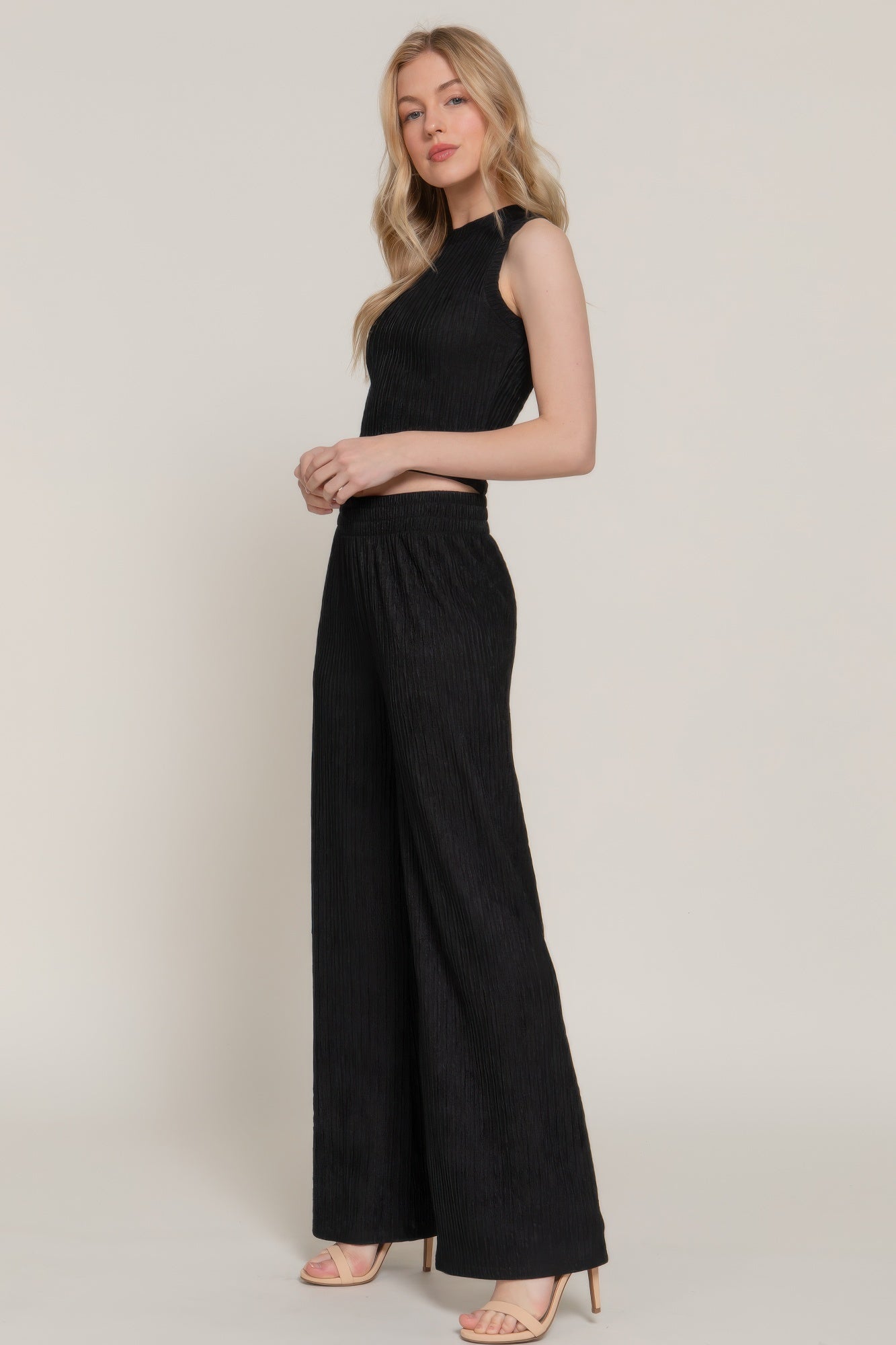 Sleeveless Top & Crinkle Knit Pants Set in Black Simmer & Fay