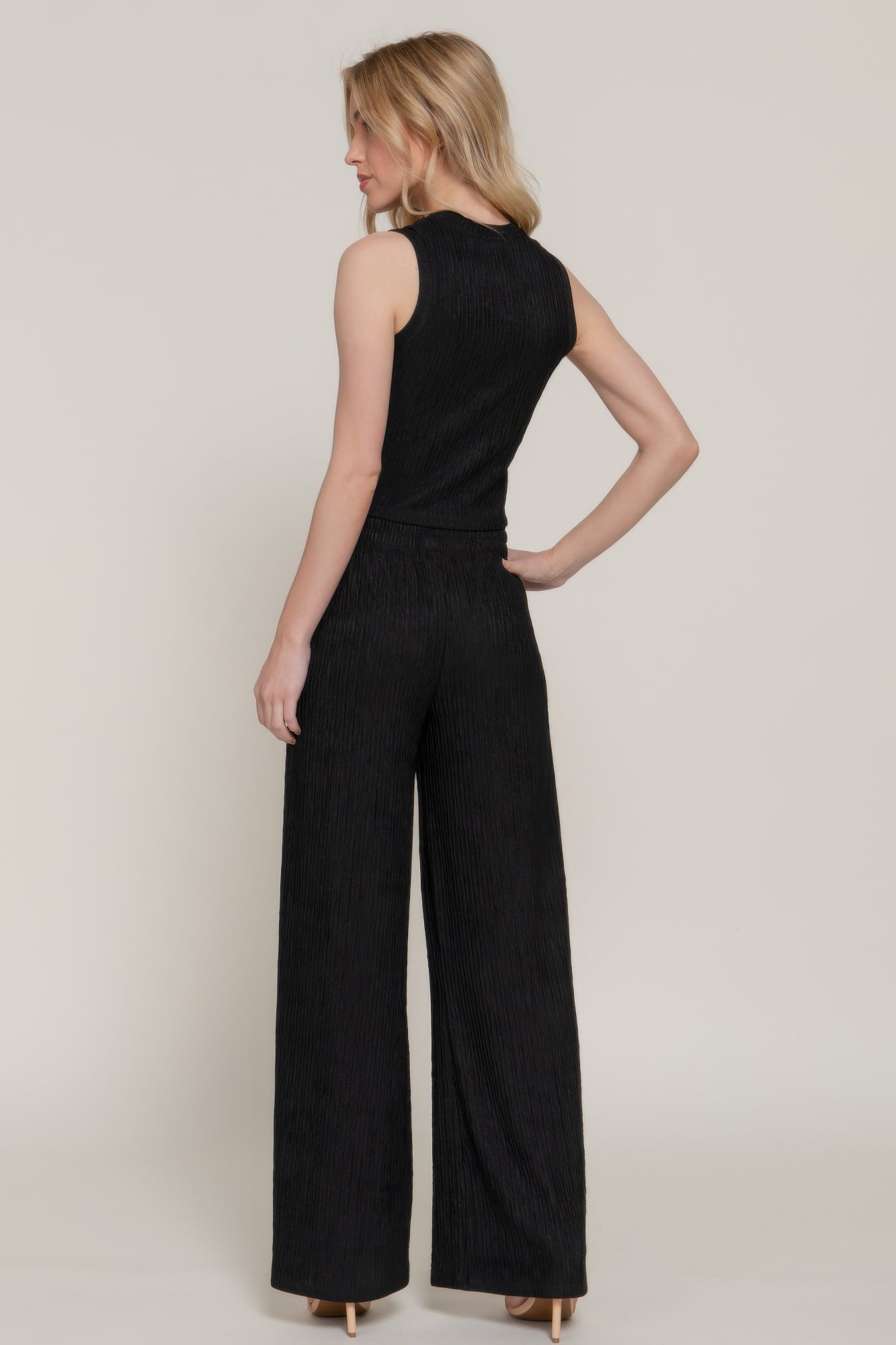 Sleeveless Top & Crinkle Knit Pants Set in Black Simmer & Fay