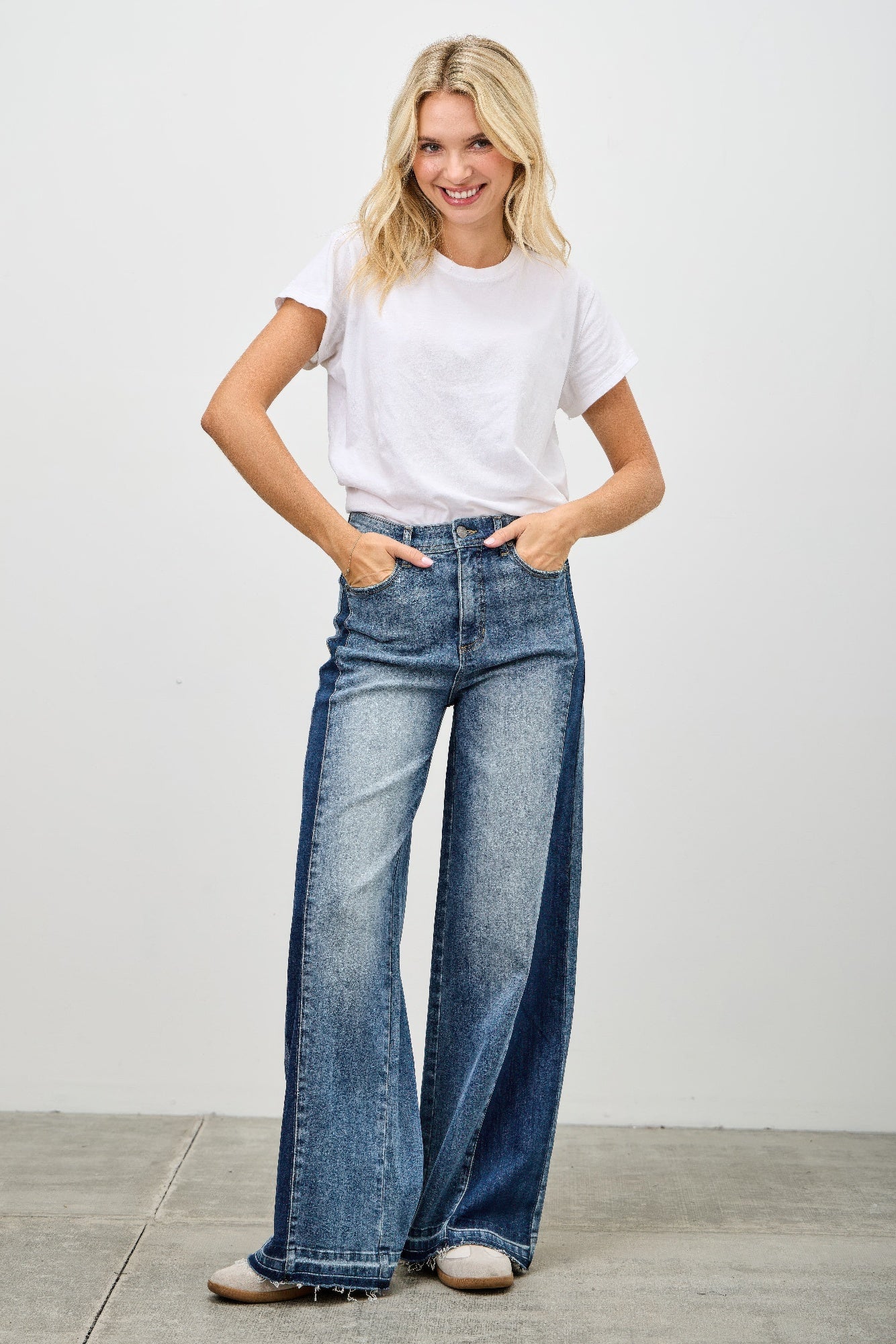 High Rise Wide Leg W/release Hem And Side Contrast Saige Jeans