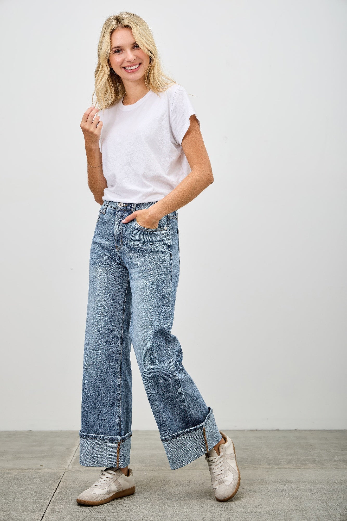 Mid Rise Cuffed Jeans With Stretch Jeans Saige Jeans