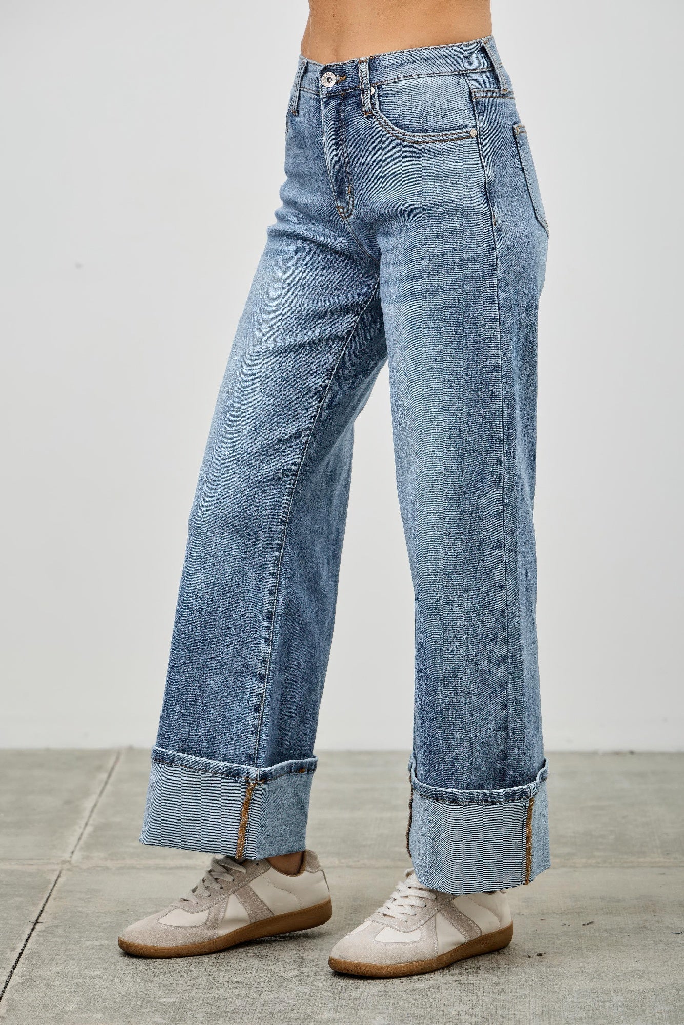 Mid Rise Cuffed Jeans With Stretch Jeans Saige Jeans