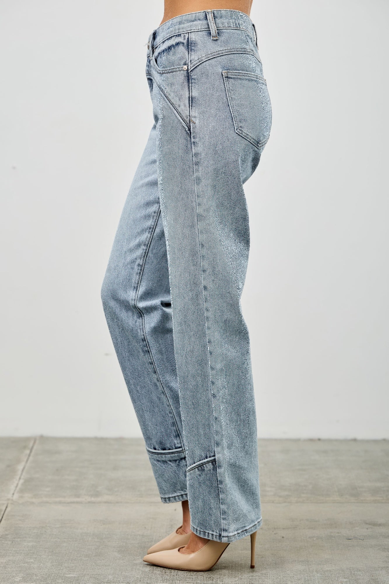 Mid Rise Straight Jeans With Piping Saige Jeans