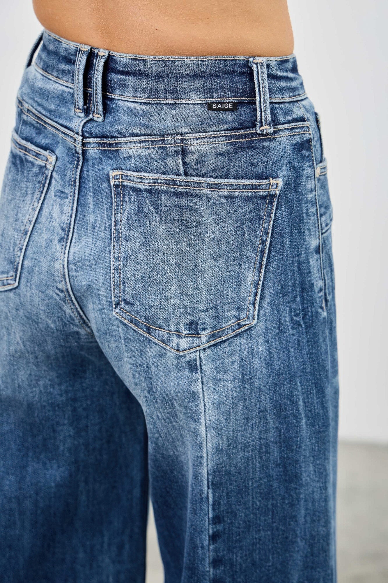 Mid Rise Wid Leg Jeans Saige Jeans