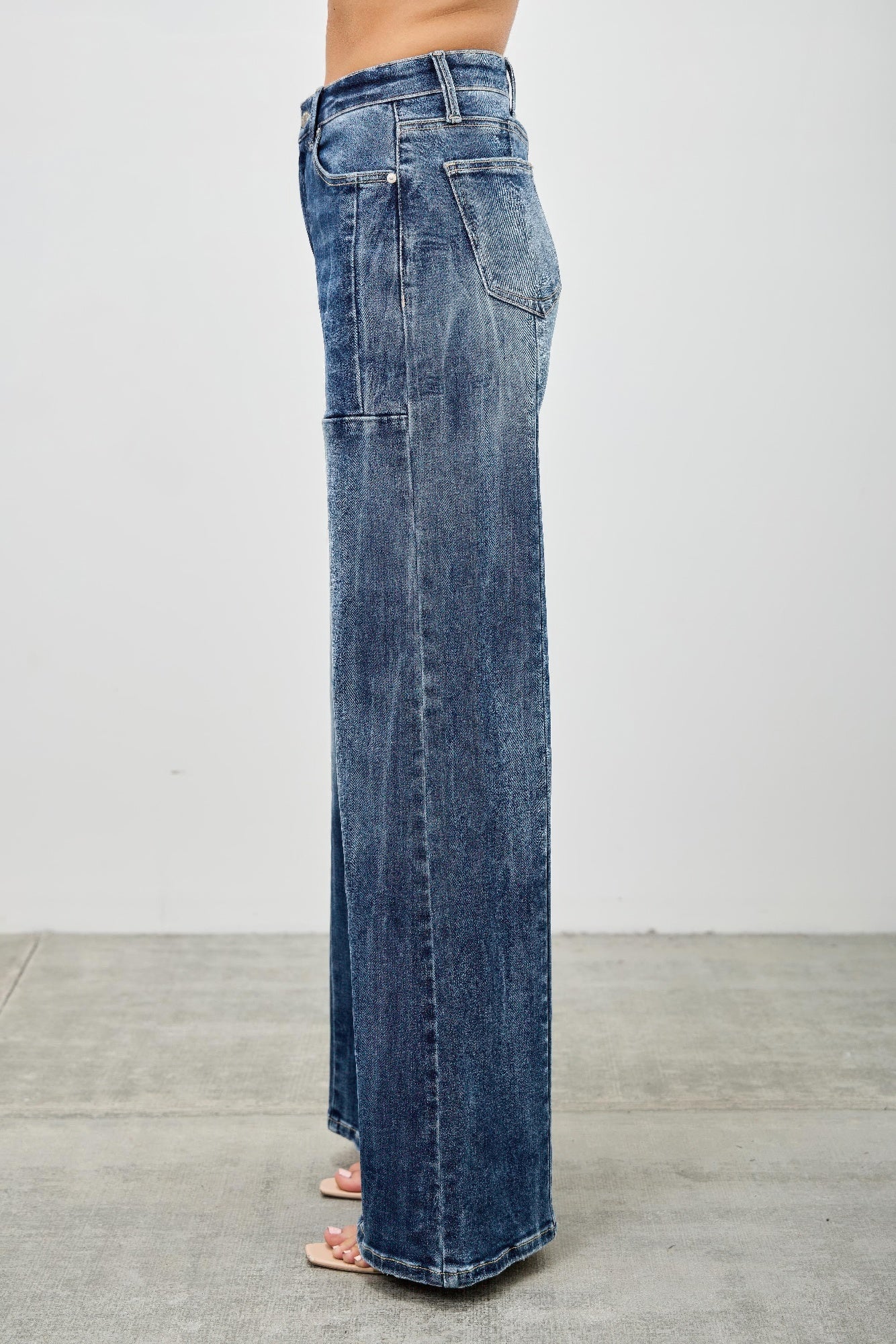 Mid Rise Wid Leg Jeans Saige Jeans