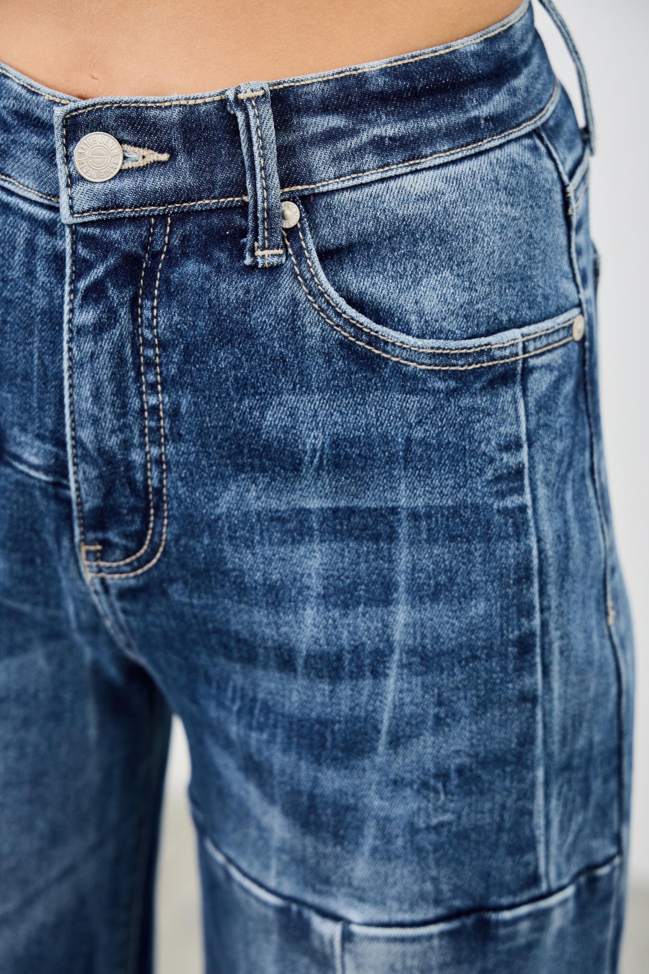 Mid Rise Wid Leg Jeans Saige Jeans