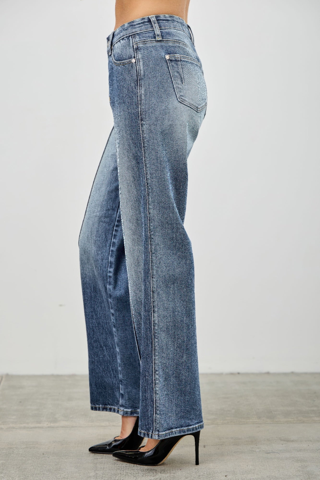 Mid Rise Straight Jeans With Pintuck Saige Jeans