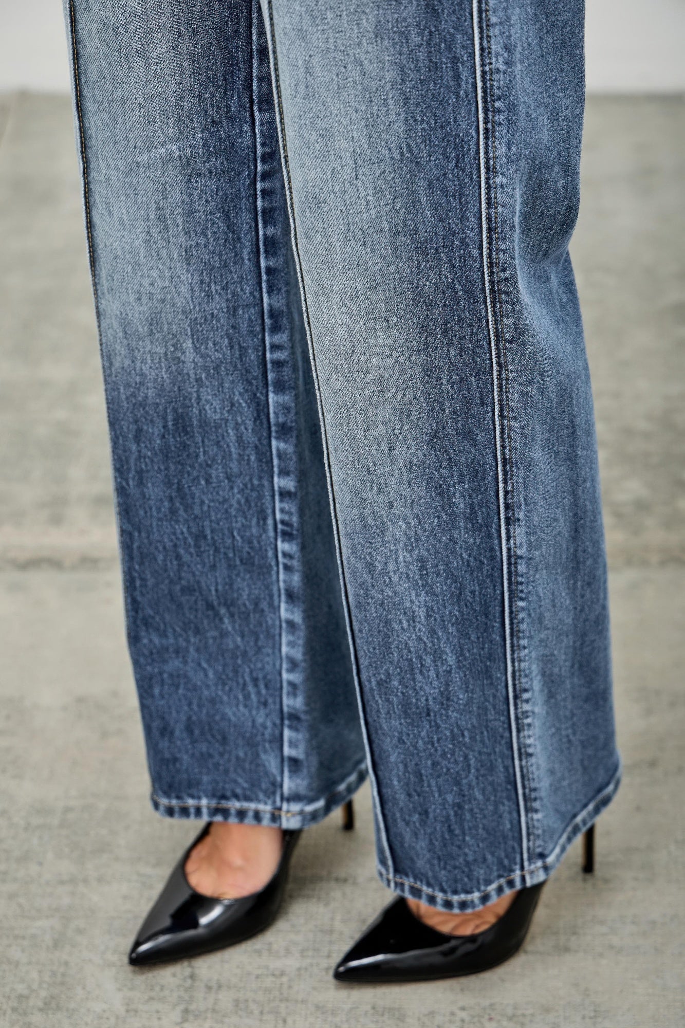 Mid Rise Straight Jeans With Pintuck Saige Jeans