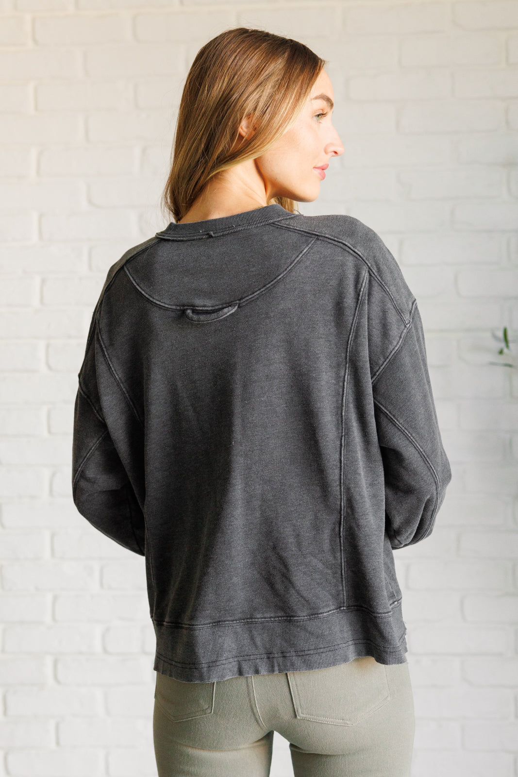 Quick Fix Mineral Wash Crew Neck Pullover in Black Rae Mode   