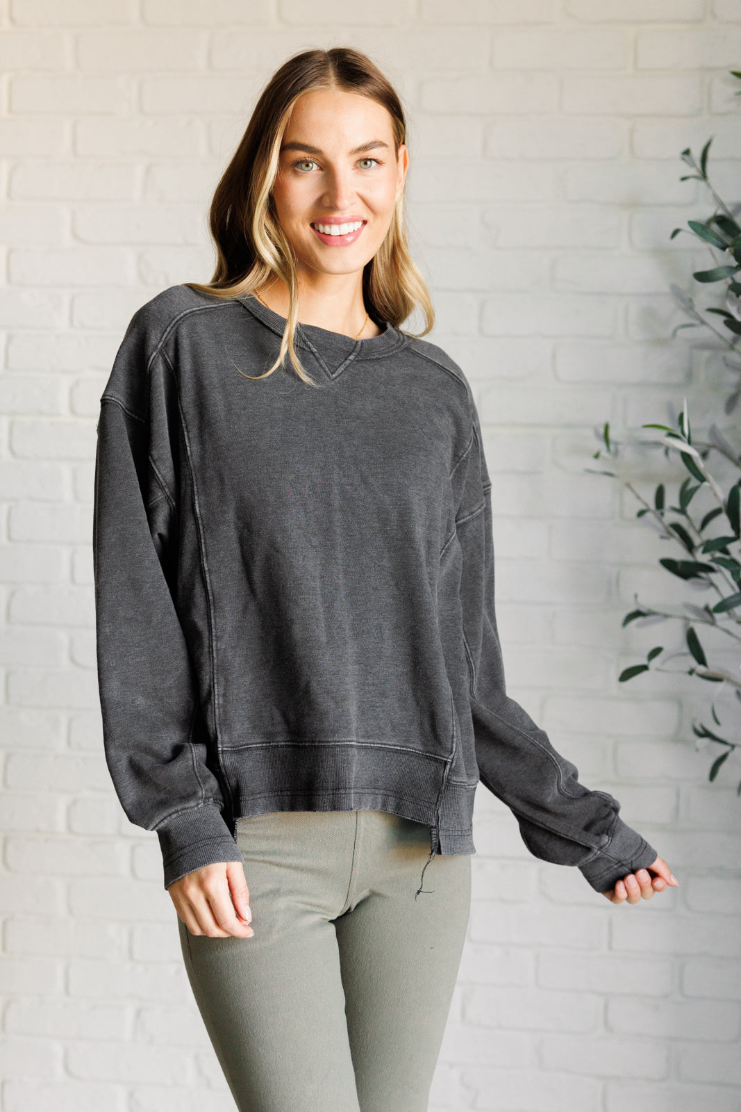 Quick Fix Mineral Wash Crew Neck Pullover in Black Rae Mode   