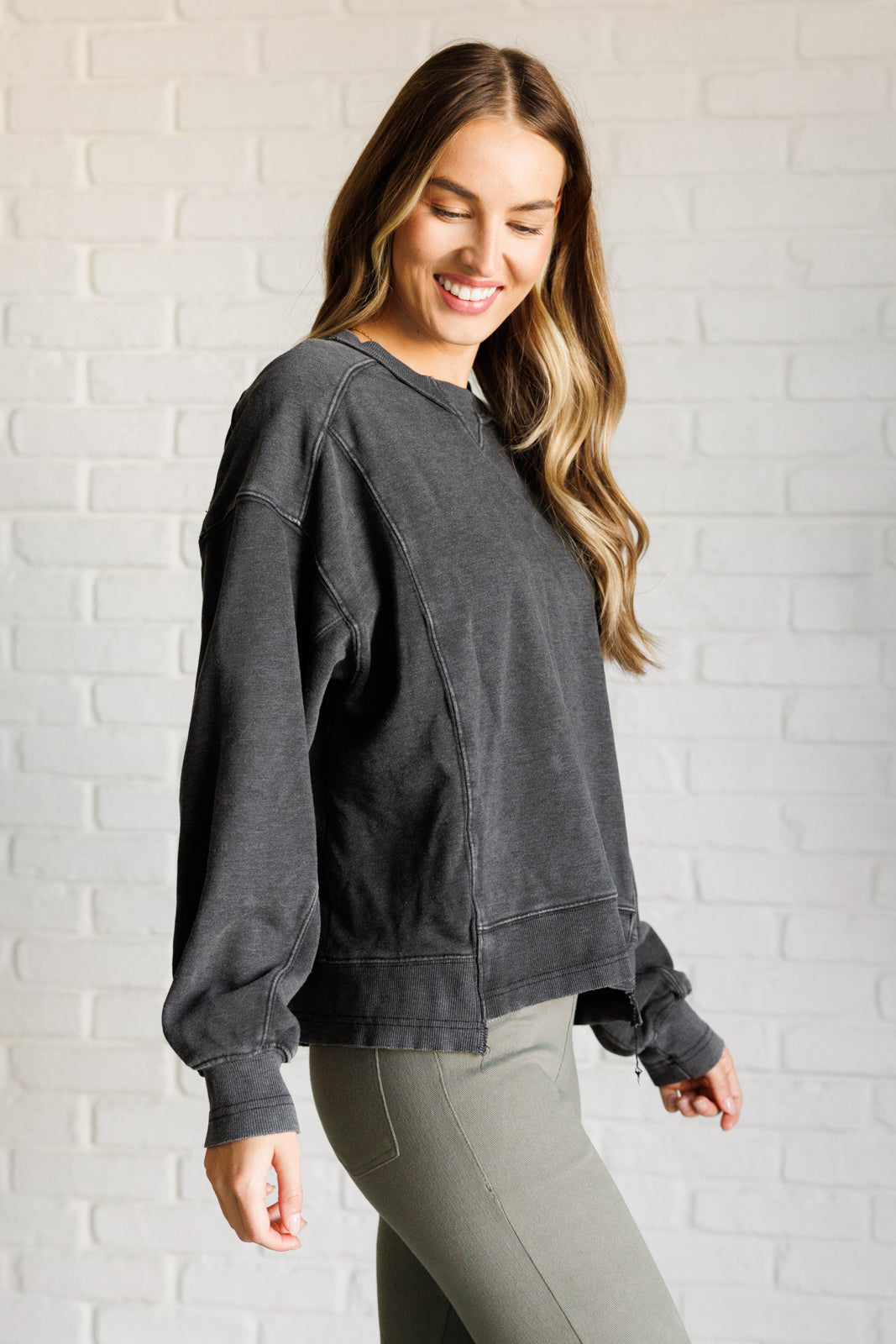 Quick Fix Mineral Wash Crew Neck Pullover in Black Rae Mode   