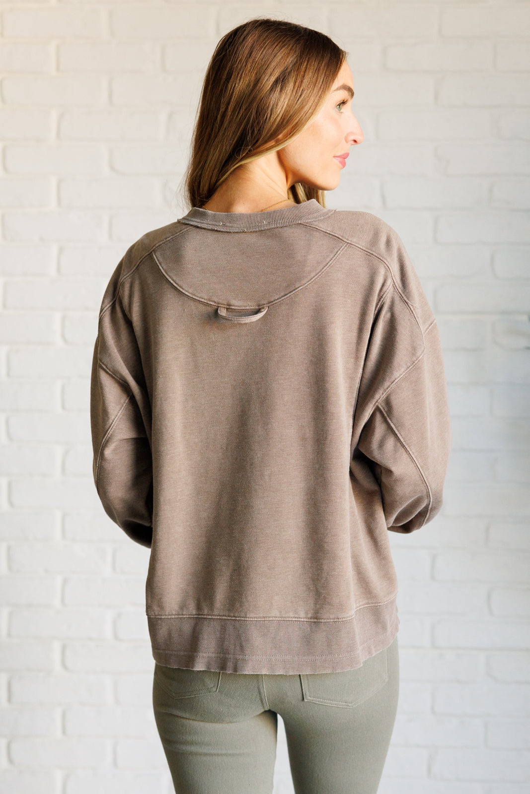 Quick Fix Mineral Wash Crew Neck Pullover in Mocha Rae Mode   