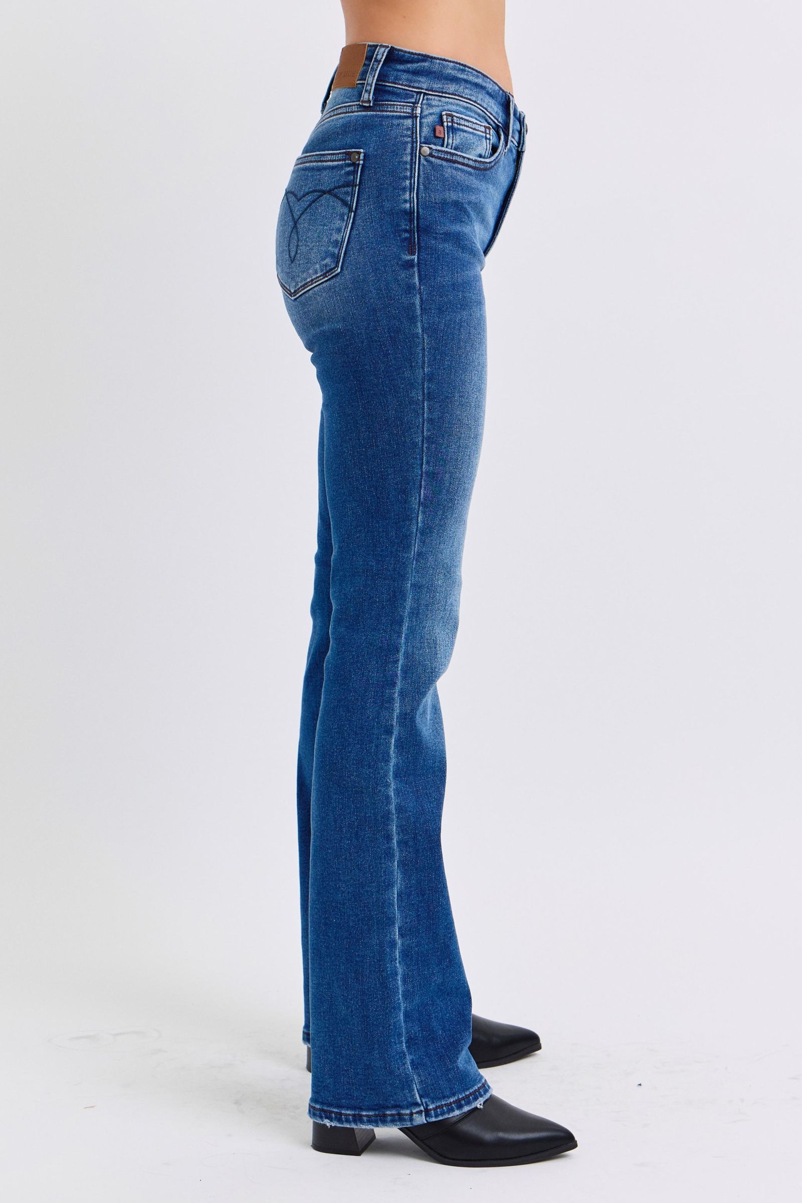 Mid-Rise Bootcut Jeans with Pockets Judy Blue