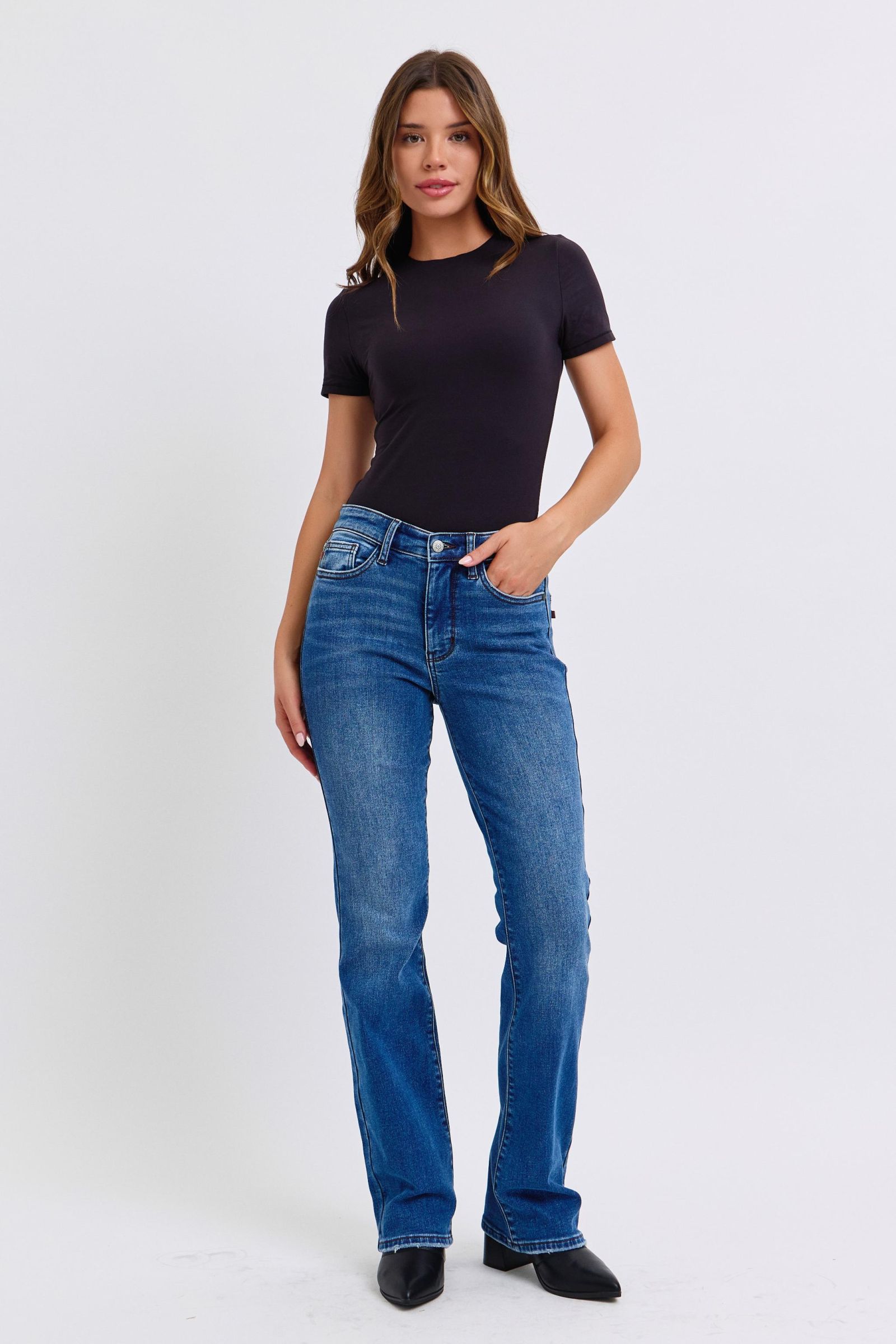 Mid-Rise Bootcut Jeans with Pockets Judy Blue