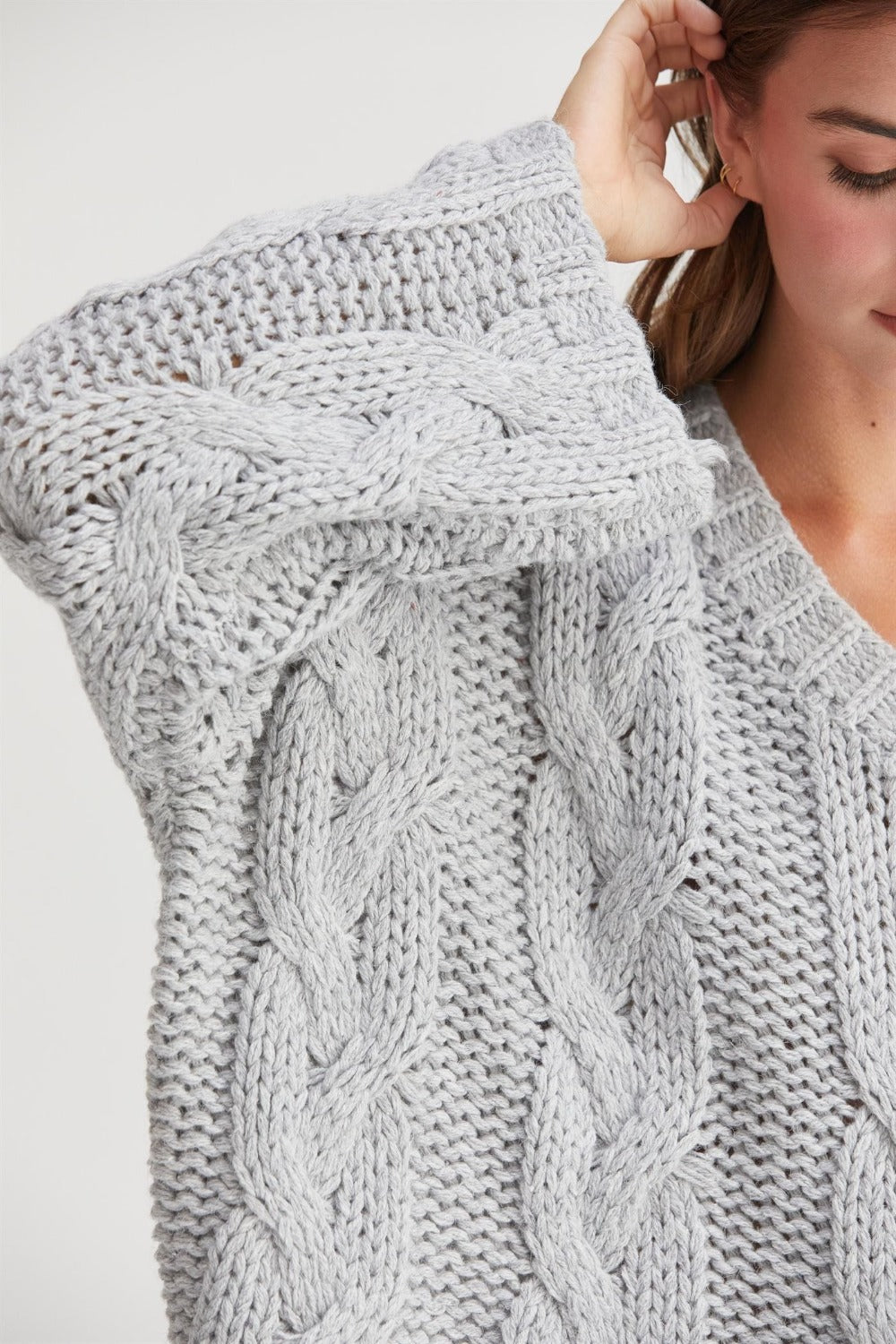 Relaxed Cable Knit V-Neck Sweater HYFVE   