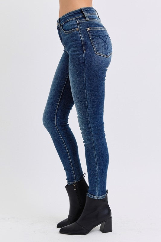 Mid-Rise Waist Skinny Jeans with Pockets Judy Blue