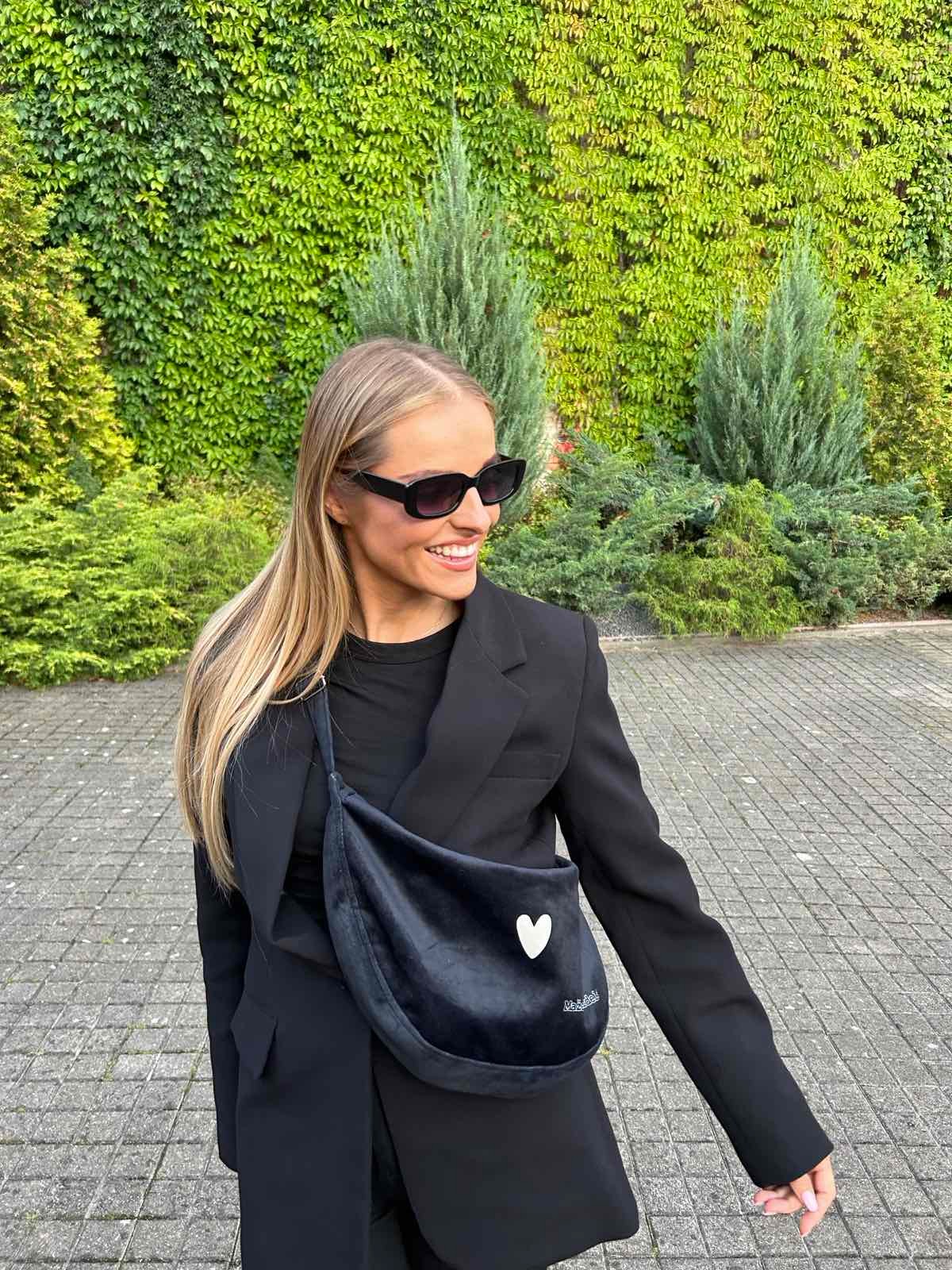 Hobo Bag Heart - Black Garbanota