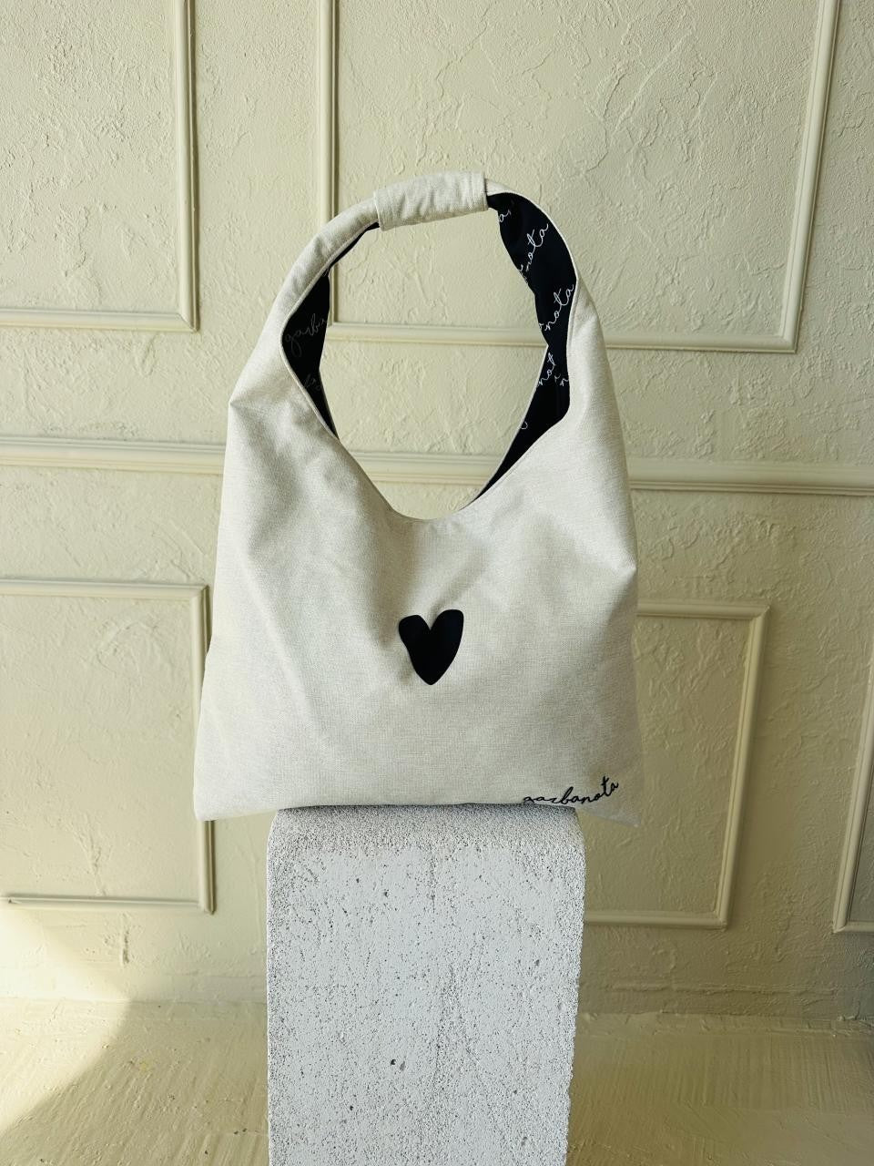 Moon Bag Heart - White Garbanota